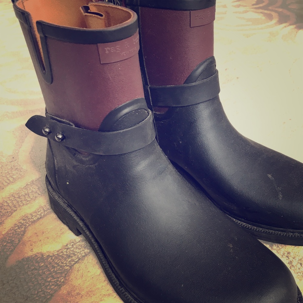 Rag and bone two toned rain boots - size 10